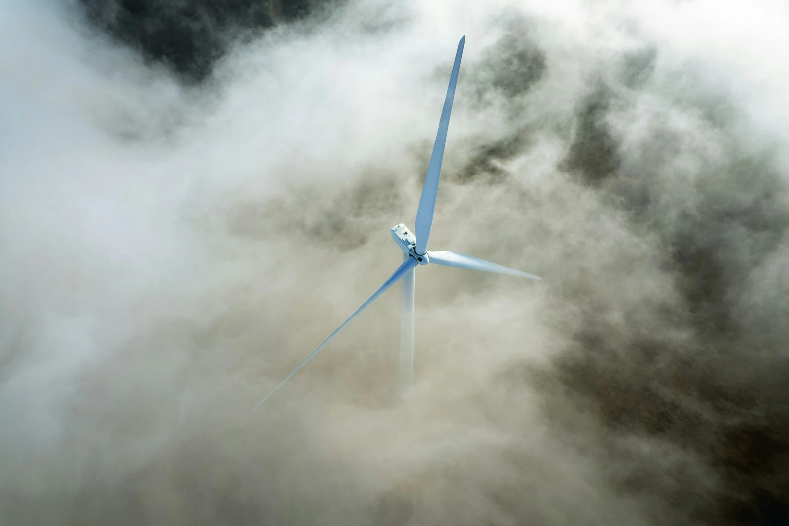 Offshore wind communications for uncertain markets